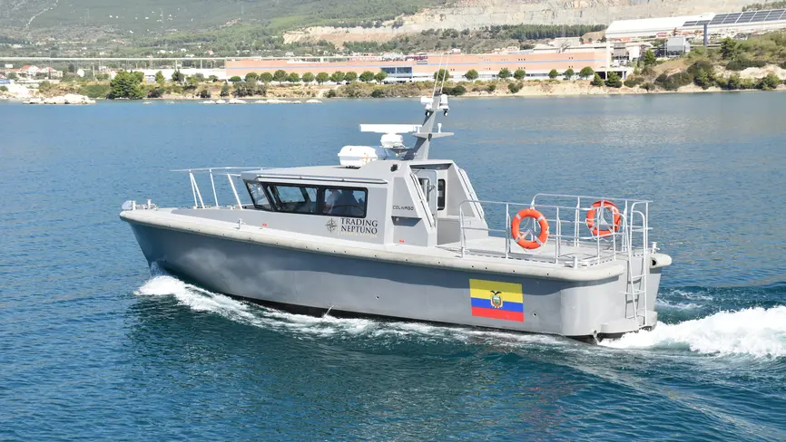 Colnago pilot boat underway